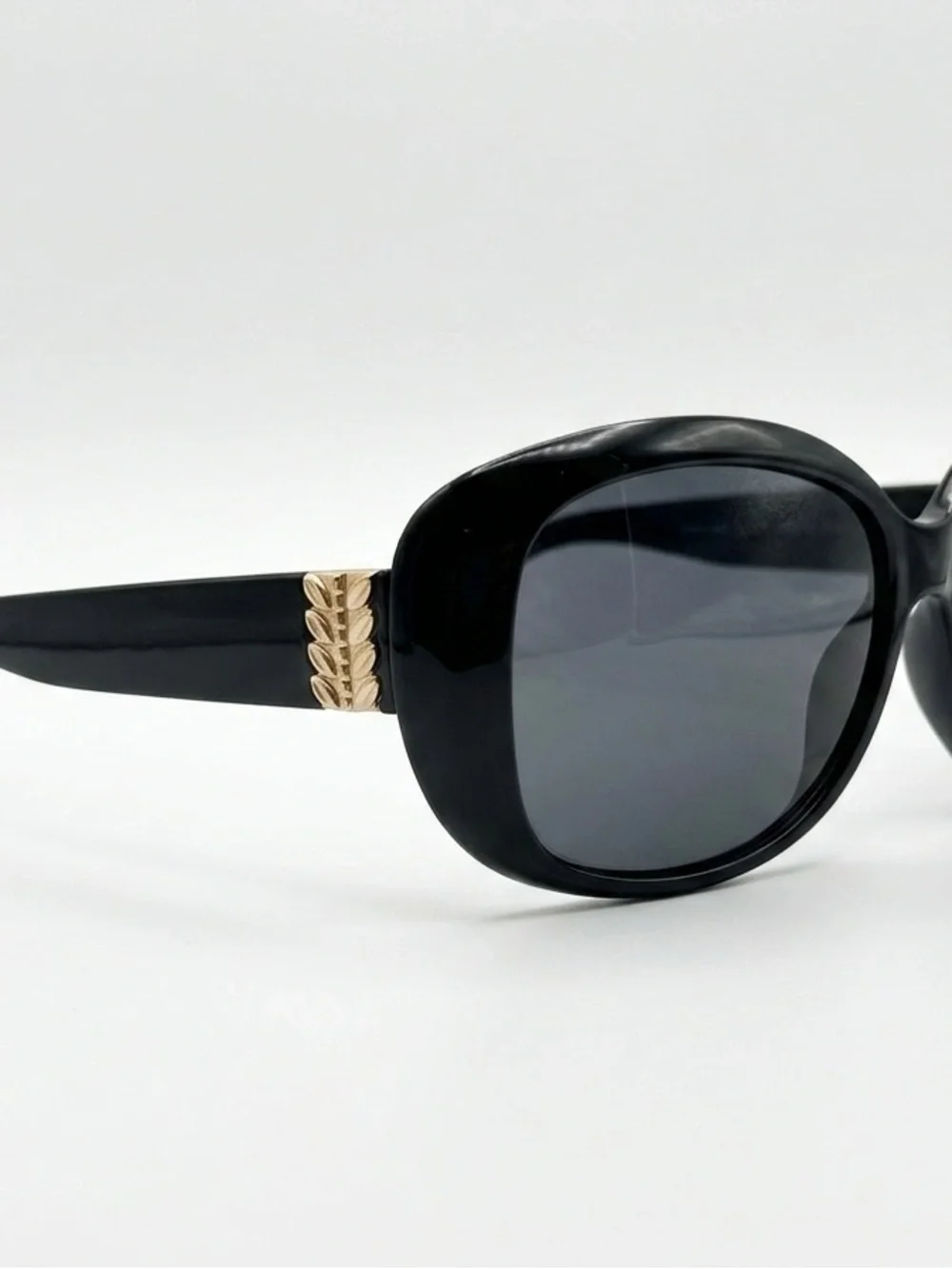 Polarized Black Oversized Cat-Eye Sunglasses with Gold Accents